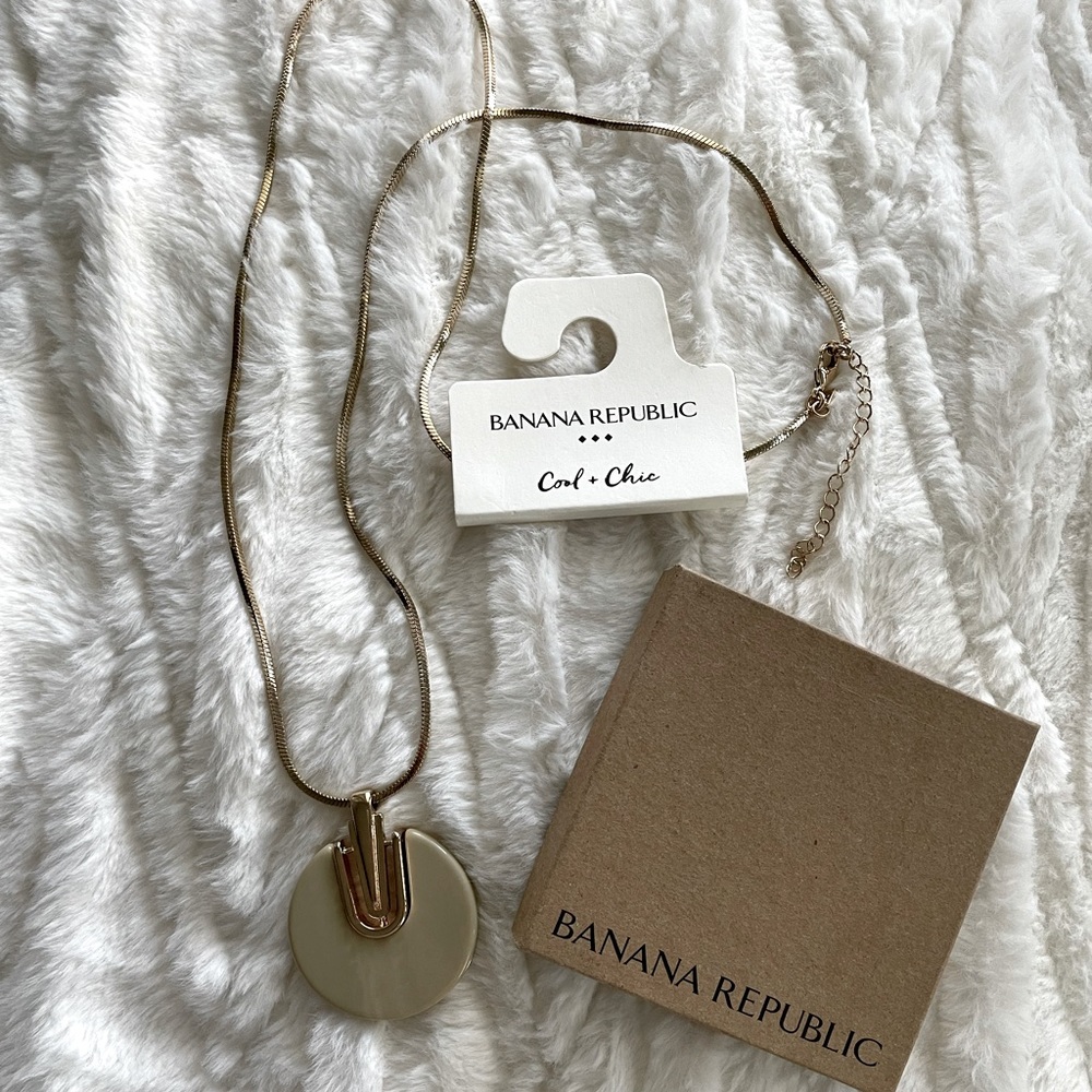 Banana Republic Pendant Necklace